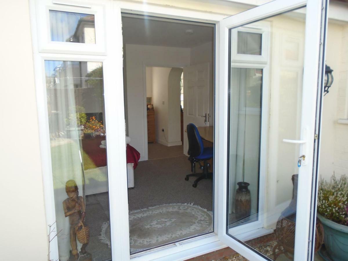 Tea In Liverpool - Private - Quiet - Ground Floor - En-Suite - Walk-In-Shower Kültér fotó