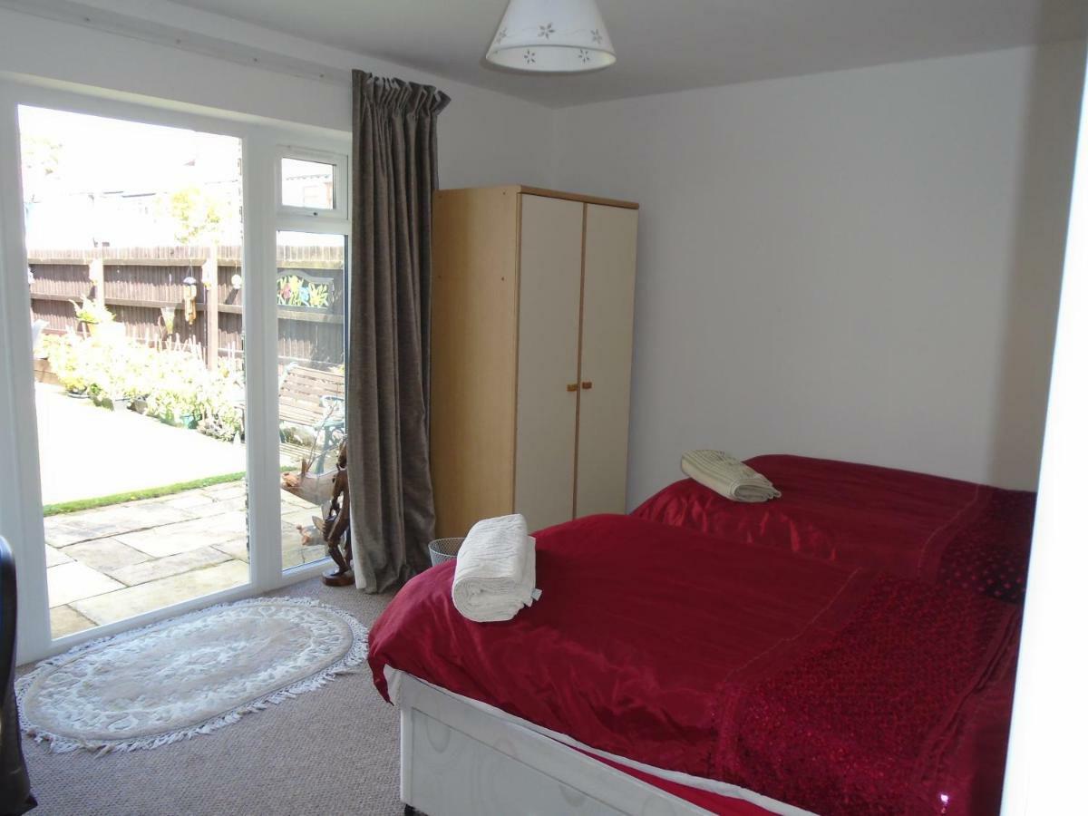 Tea In Liverpool - Private - Quiet - Ground Floor - En-Suite - Walk-In-Shower Kültér fotó