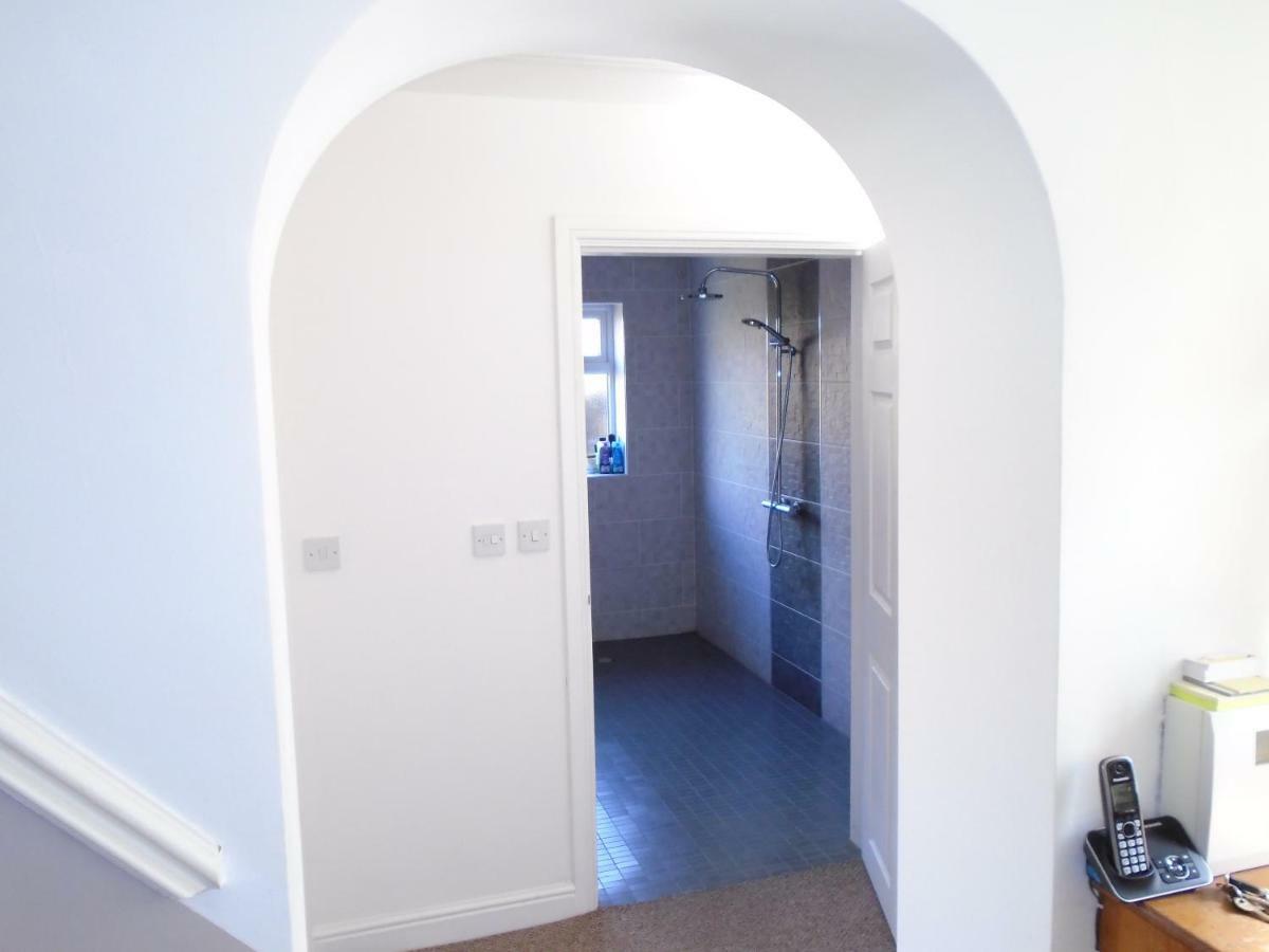 Tea In Liverpool - Private - Quiet - Ground Floor - En-Suite - Walk-In-Shower Kültér fotó