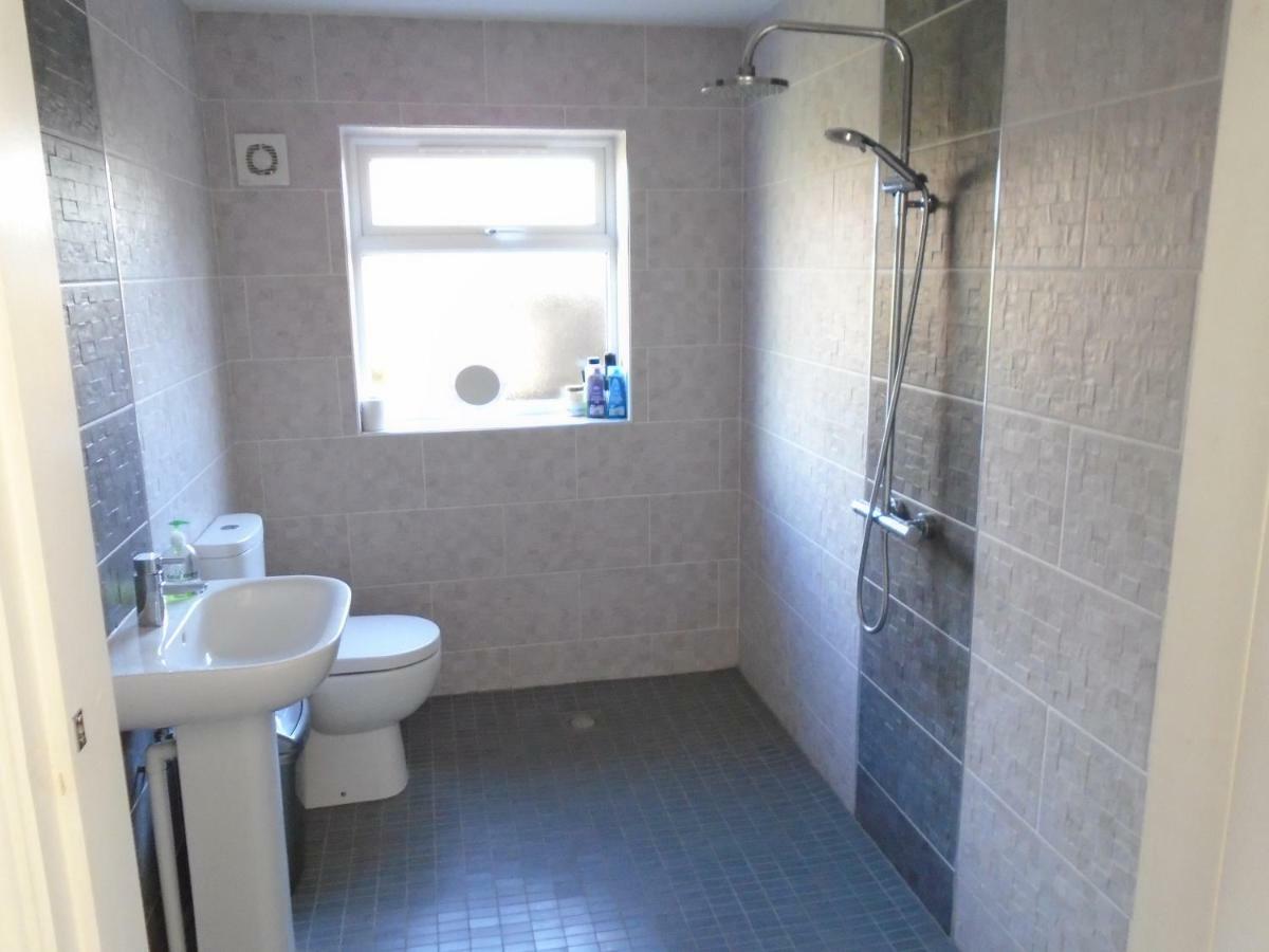 Tea In Liverpool - Private - Quiet - Ground Floor - En-Suite - Walk-In-Shower Kültér fotó