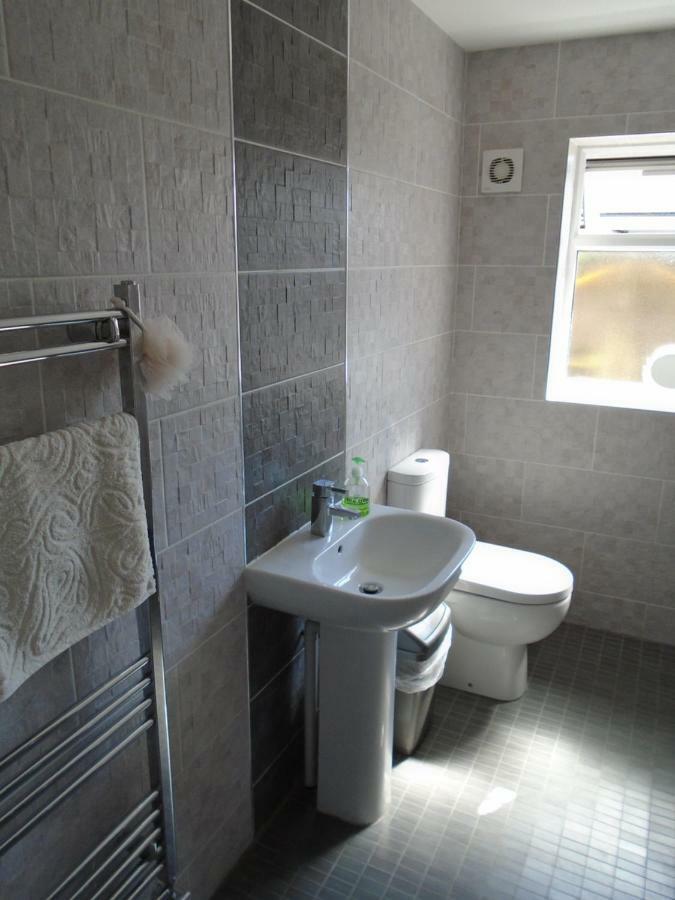 Tea In Liverpool - Private - Quiet - Ground Floor - En-Suite - Walk-In-Shower Kültér fotó