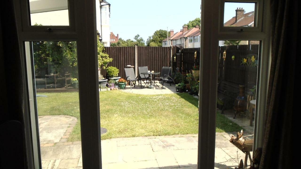 Tea In Liverpool - Private - Quiet - Ground Floor - En-Suite - Walk-In-Shower Kültér fotó