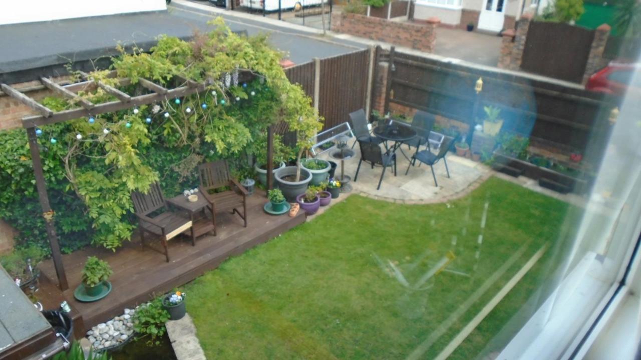 Tea In Liverpool - Private - Quiet - Ground Floor - En-Suite - Walk-In-Shower Kültér fotó